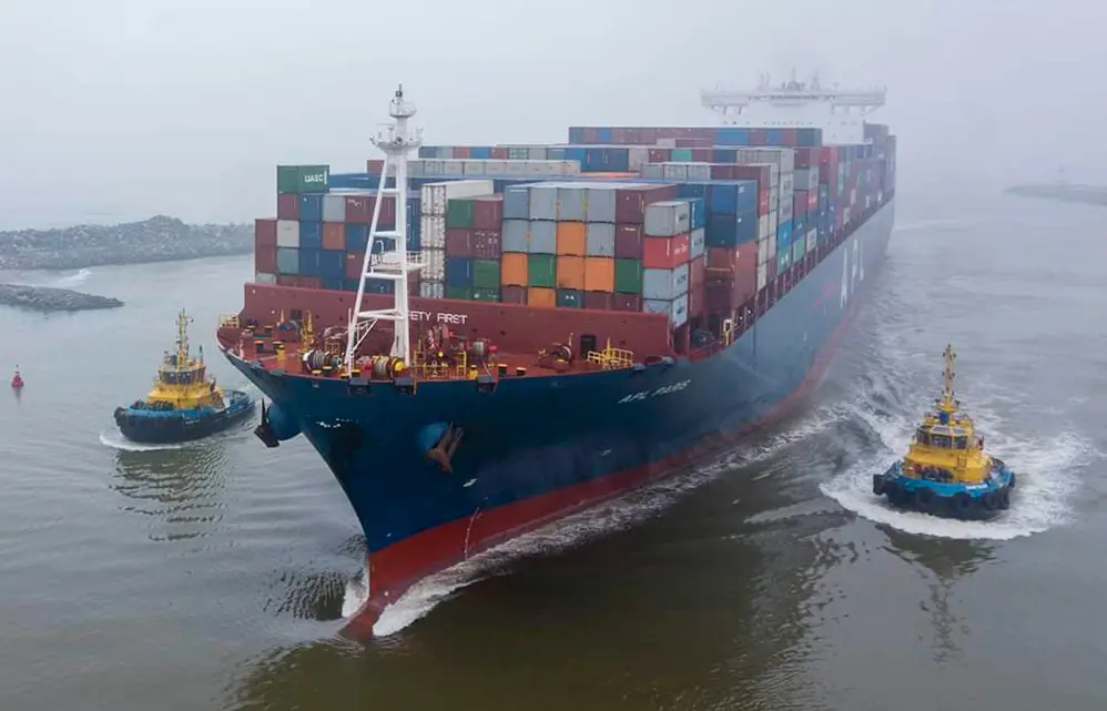 SAAM Towage Assisted APL Paris, the Largest Container Ship Operating in Brazil